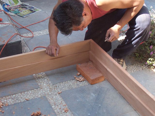 Armado y preparación de Marcos, en madera sólida de Cedro Rojo de 1