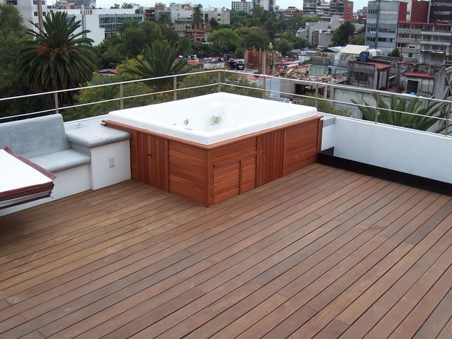 Jacuzzi sobre Deck.