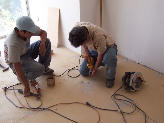 Cama de Triplay, previo a la instalación de Piso de Ingeniería.